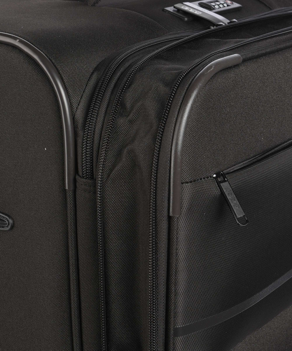 Jump Monthelys Spinner (4 wheels) after dark