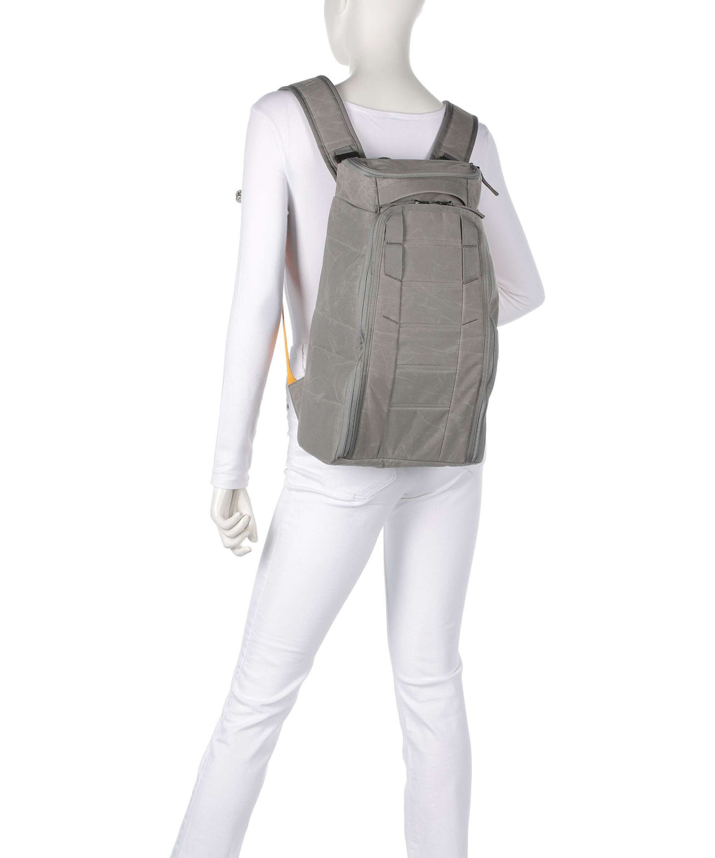 Db Hugger 20 Backpack sand grey