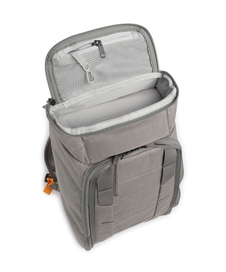 Db Hugger 20 Backpack sand grey