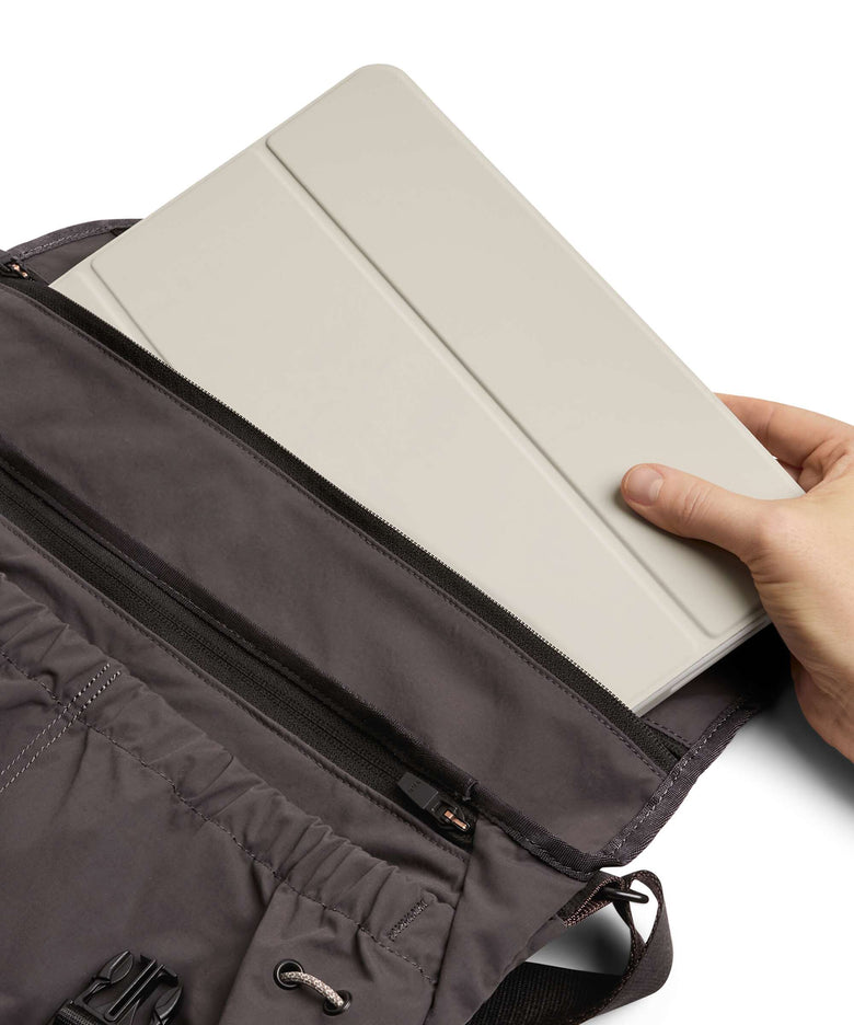 Bellroy Cinch 12L Messenger bag charcoal