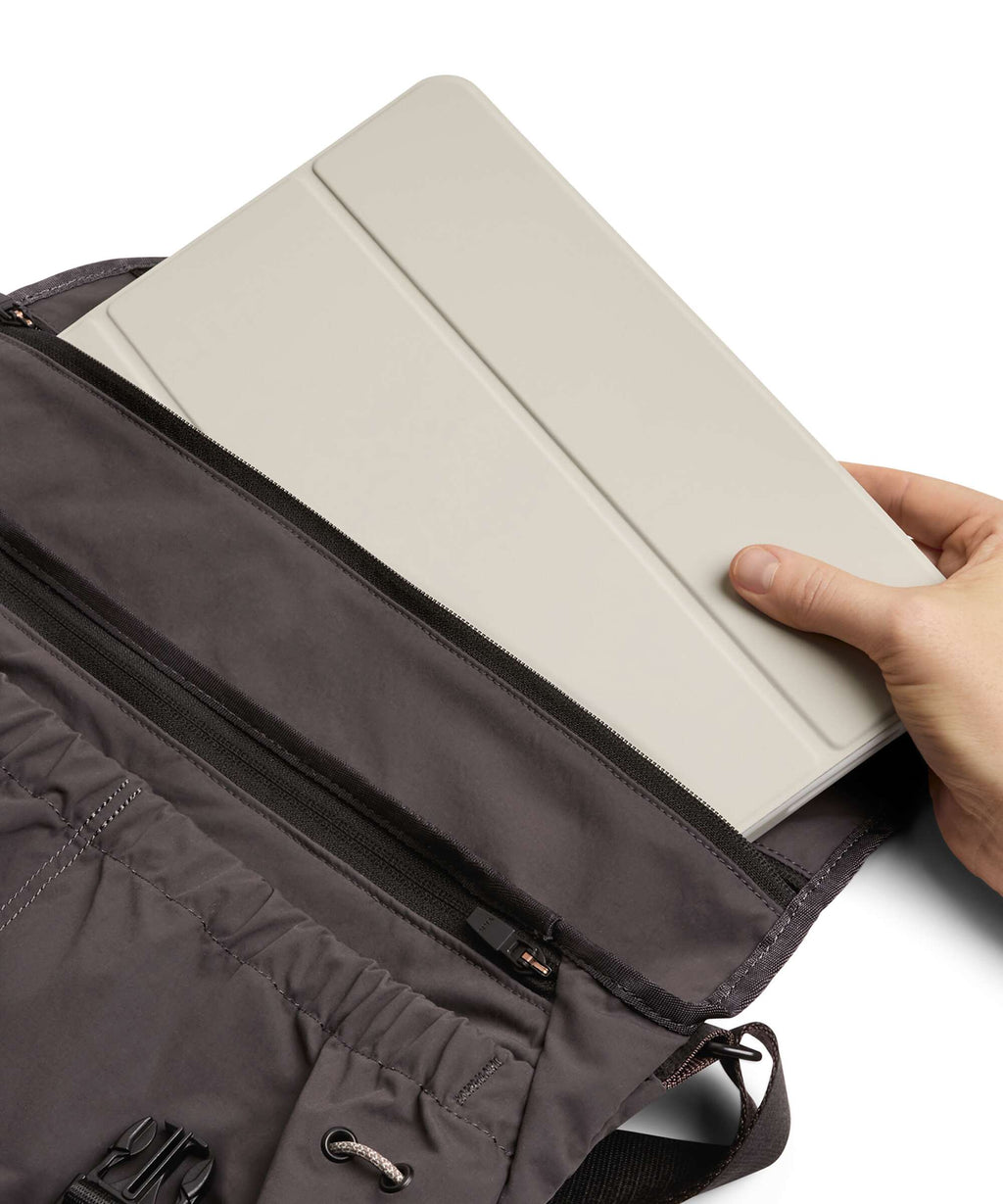 Bellroy Cinch 12 Messenger bag charcoal