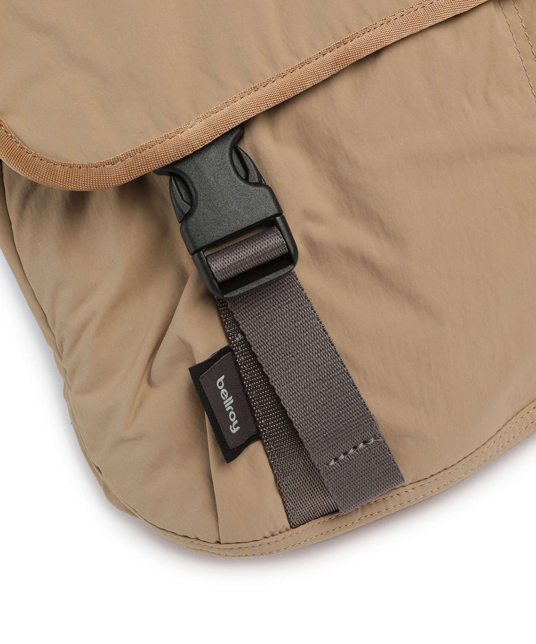 Bellroy Cinch 12 Messenger bag sand dune